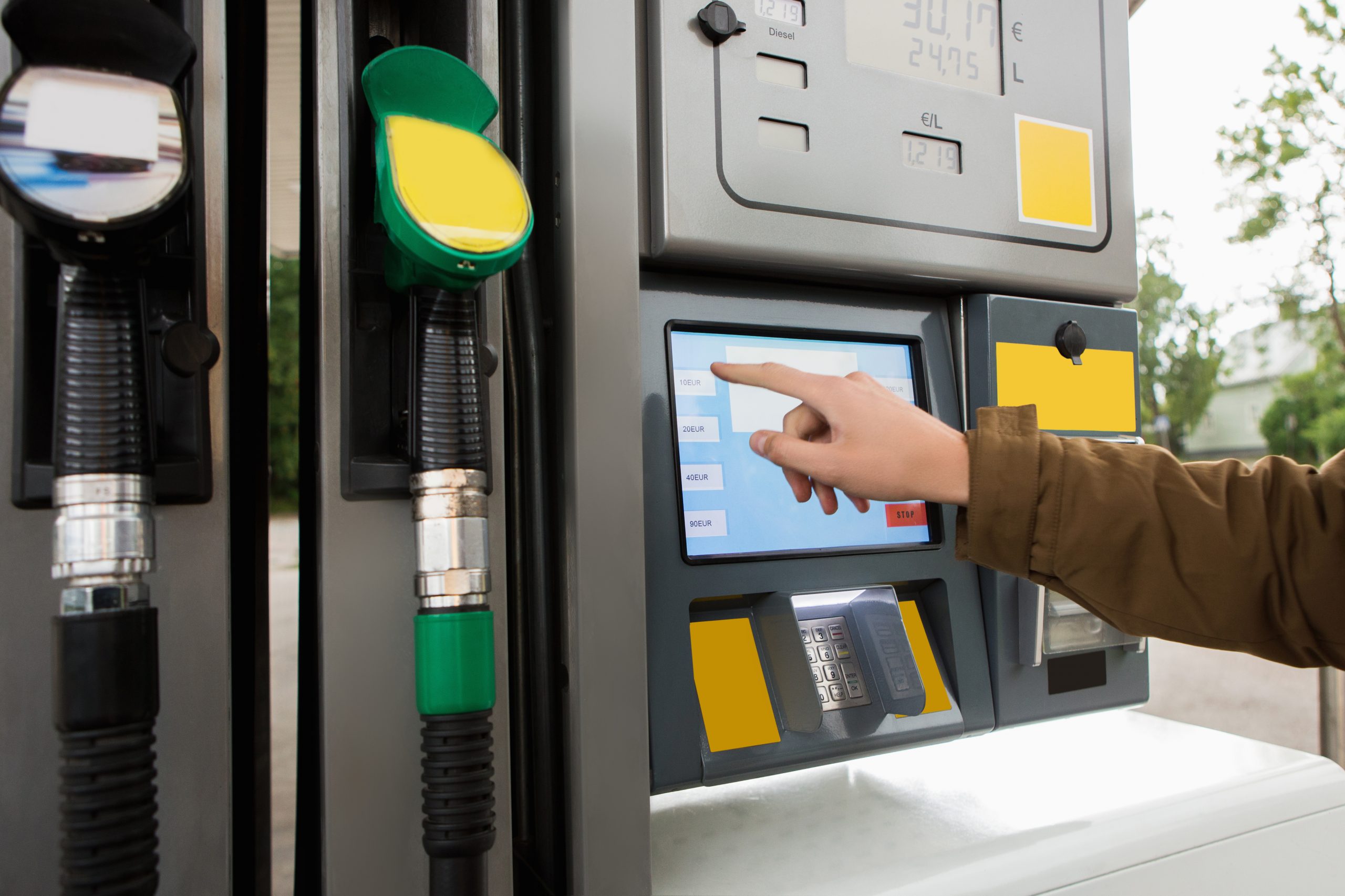 FUEL CARDS COMPARED TO CREDIT CARDS – WHAT’S THE DIFFERENCE?